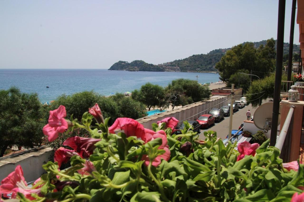 Poseidone Sea Apartment Taormina Mazzeo Buitenkant foto